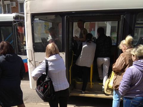 Пассажиру автобуса «Саратов-Энгельс» потребовалась помощь врачей