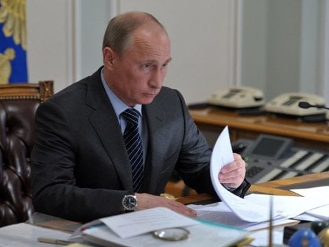 Путин поручил создать в России центры циркового искусства