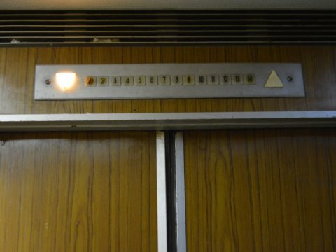«Упавший с десятого на четвертый этаж» саратовский лифт продолжает работать