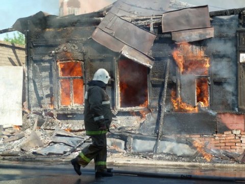 В утреннем пожаре под Новоузенском погибли мужчина и женщина
