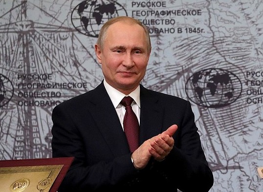 Путин поручил создать новый российский географический атлас мира