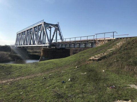 В Дергачевском районе девятилетняя девочка сорвалась с железнодорожного моста