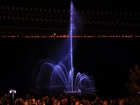 На набережной Саратова завтра включат фонтан «Сердце Волги»