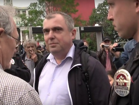 На митинге «Левого фронта» задержали человека за плакат с римскими цифрами