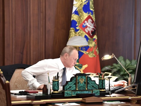 Путин оценил заслуги четырех жителей области