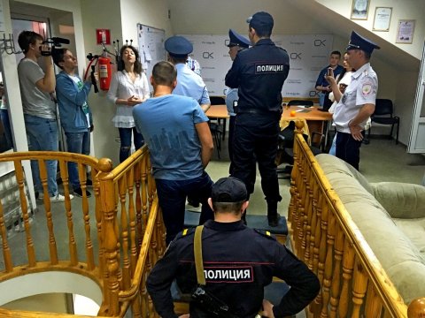 ГУ МВД проверит действия ворвавшихся в «Свободные новости» полицейских