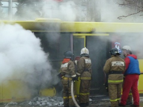 Вечером в Вольске сгорел автобус