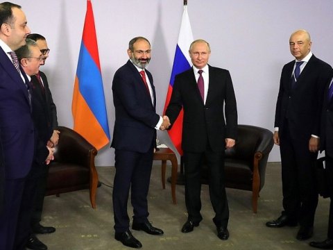 Путин впервые встретился с новым премьер-министром Армении Пашиняном