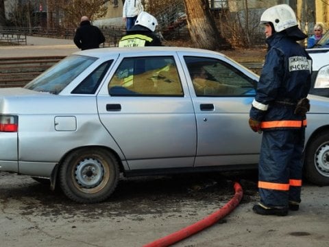 Ночью в Саратове загорелись три автомобиля