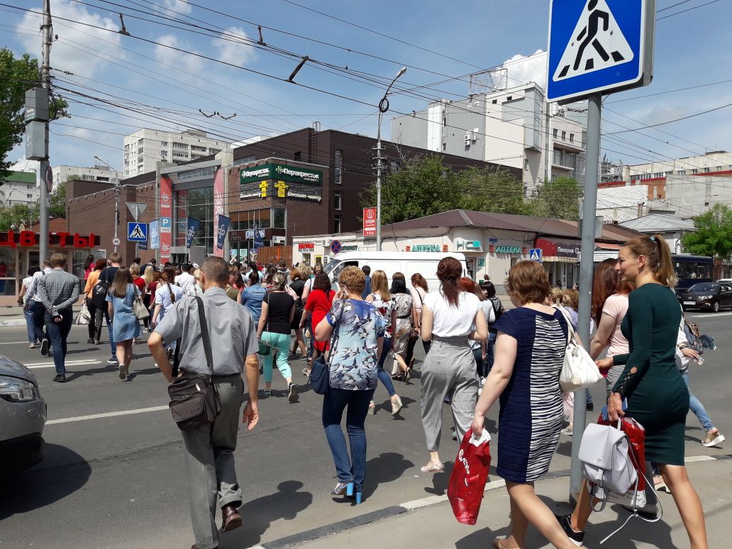 Возвращающиеся после эвакуации ТК «Мир» люди блокировали Чапаева