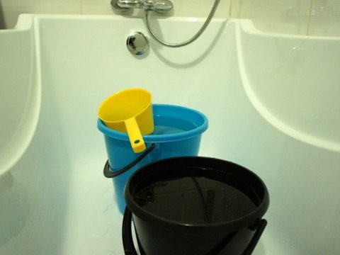 Жителям десяти улиц Саратова советуют запастись питьевой водой