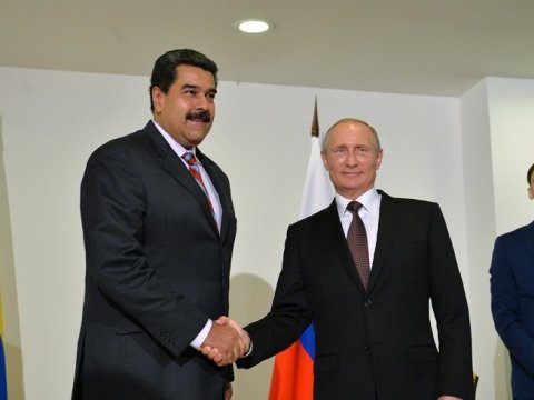 Избравшийся на четвертый срок Путин поздравил переизбранного Мадуро
