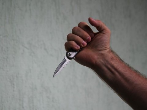 Балаковец ударил приятеля ножом из-за ревности