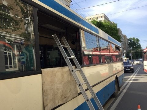 Столкновение автобусов на Чапаева. Спасатели эвакуировали из салона десятки пассажиров 