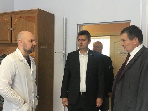 Глава Красноярского МО пообещала женить молодых врачей, которые приедут в Липовку