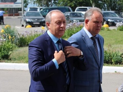Радаев впервые посещает саратовский аэровокзал