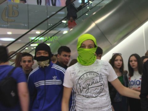 Торговый комплекс в центре Саратова «крышует» «молодежная банда АУЕ»
