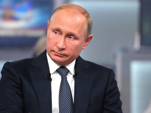 Путин: Может быть и не следовало передавать нефтяную промышленность в частные руки