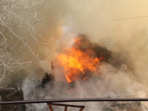 Следователи проверят обстоятельства гибели мужчины во время пожара в Пугаческом районе