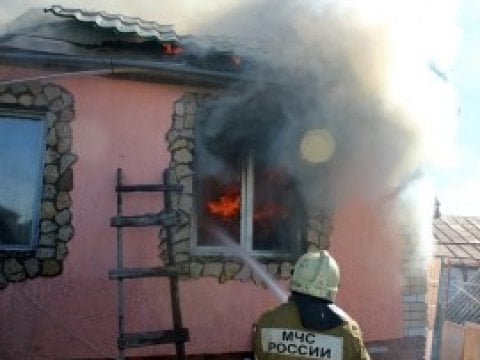 Утром в Вольске сгорел дом