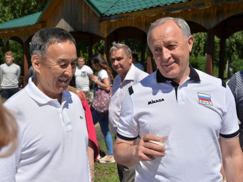 Губернатор Радаев погулял по Кумысной поляне Саратова