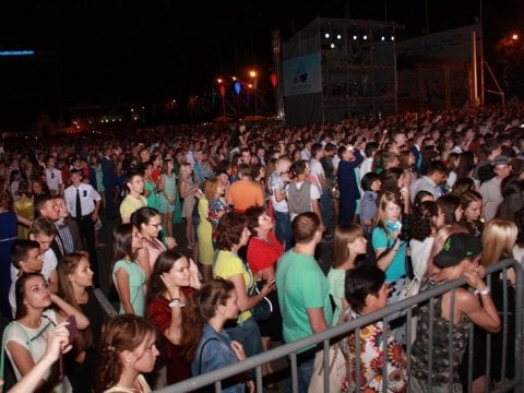 В Балакове проверяют жалобы по сбору денег на браслеты выпускников