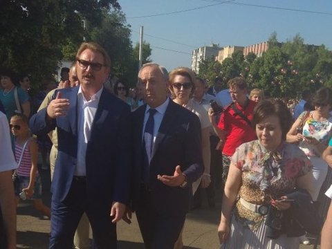 Саратовского губернатора упрекнули в нежелании выпить на фестивале