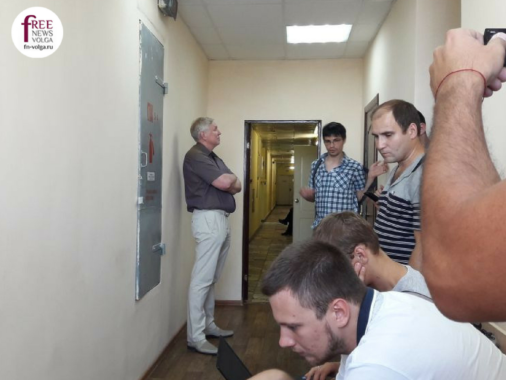 Ректор СГТУ Плеве прибыл в суд для принятия решения о своем отстранении