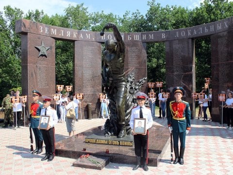 Имена погибших в Чечне саратовских полицейских увековечили в Парке Победы