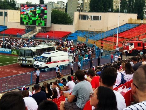 На «Локомотиве» саратовской болельщице стало плохо