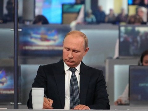 Путин утвердил повышение госпошлин на загранпаспорта и водительские права