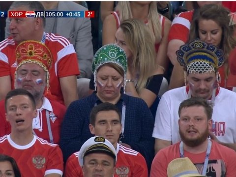 Присутствие «жующих болельщиков в кокошниках» не помогло сборной России