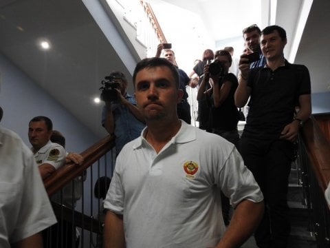Охранники облдумы повалили депутата от КПРФ на лестницу
