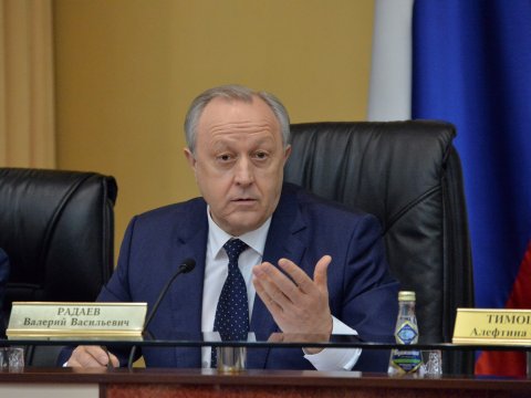 Радаев за месяц потерял пять позиций в рейтинге губернаторов