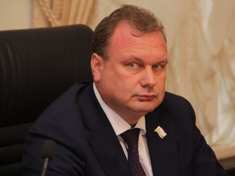 В Саратове ударивший жителя кулаком в грудь депутат-единоросс заплатил миллион рублей