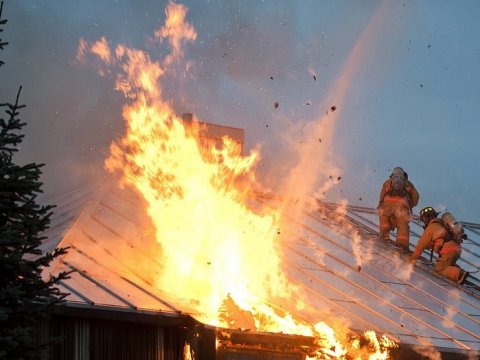 В Новоузенске пострадала при пожаре жительница частного дома
