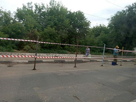 Власти Саратова перекрыли две полосы движения на Трофимовском мосту