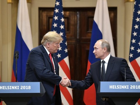 Bloomberg: Путин предложил Трампу провести референдум о статусе ЛНР и ДНР