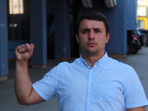 Депутат Бондаренко прибыл на допрос в СКР по заявлению об экстремизме