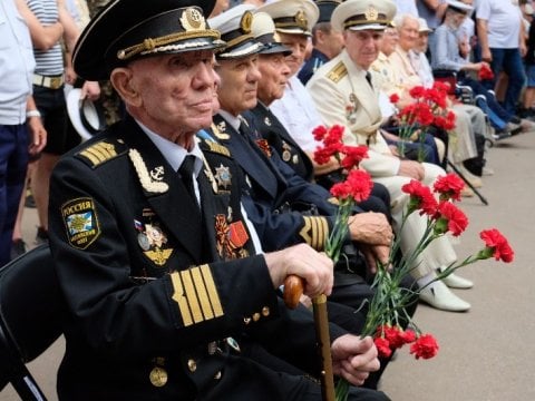 Саратовские моряки и ветераны отметили День ВМФ митингом и шествием