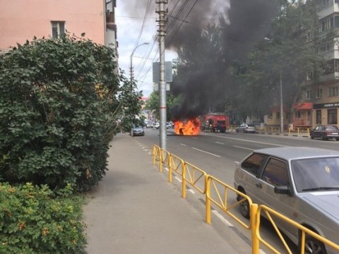 Посреди Чапаева взорвалась и сгорела Audi