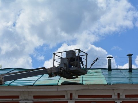 Жилинспекция: Компенсацию за протекшую после капремонта крышу жители Степного могут получить через суд