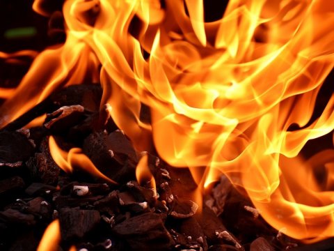 В Сочи из-за пожара в самовольно построенной шашлычной погибли 10 человек