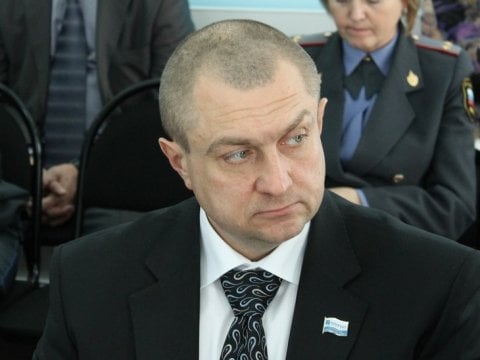 Депутата Беликова доставили в суд в наручниках