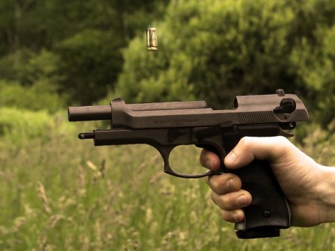 В поселке Зональный саратовца едва не застрелили из пистолета
