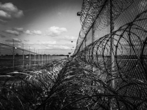 В Забайкальской колонии, где к заключенным применяли электрошокеры, нашли тела двух осужденных