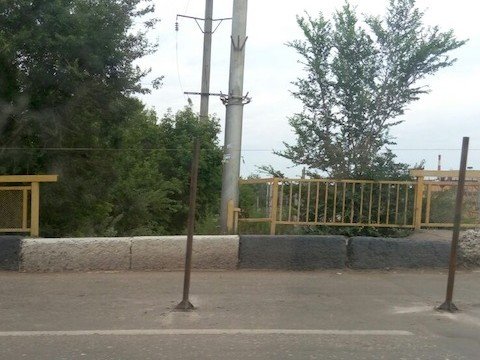 В Ивантеевке водитель протаранил ограждение моста
