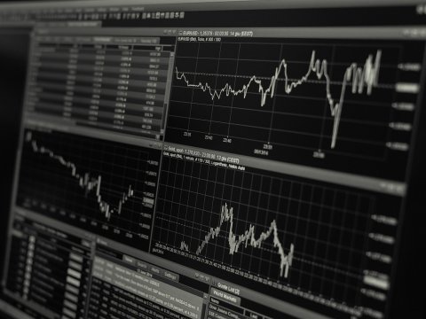«Курс – на дно»: «Газета.Ru» рассказала о влиянии санкций на российскую экономику