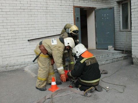 Из загоревшейся пятиэтажки в Саратове эвакуировали 40 человек