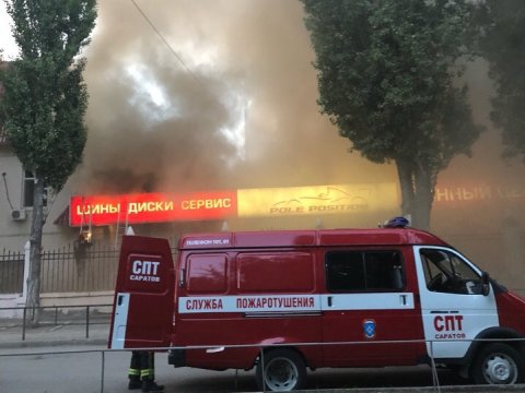 В Заводском районе Саратова пожар спровоцировал сильное задымление